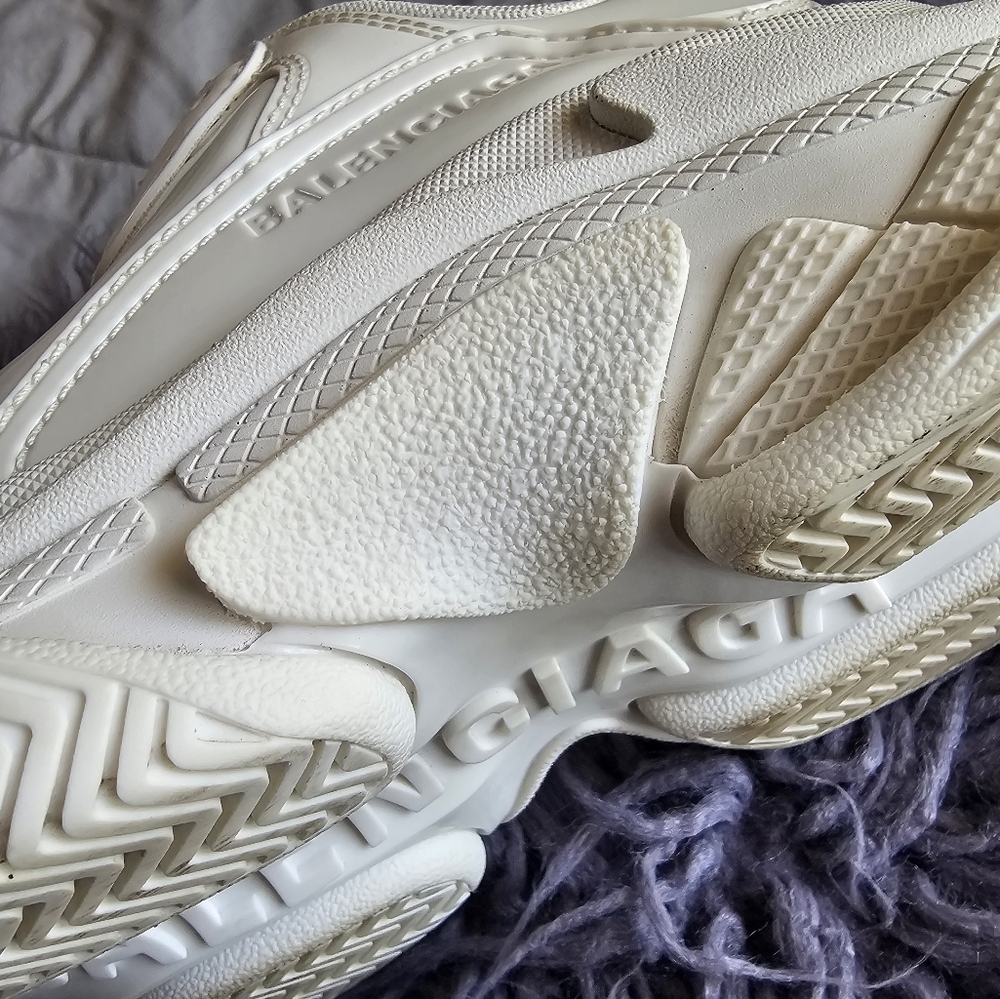 Balenciaga triple s "White Rubber" Chunky Sneakers AUTHENTIC size 39 - Picture 7 of 13